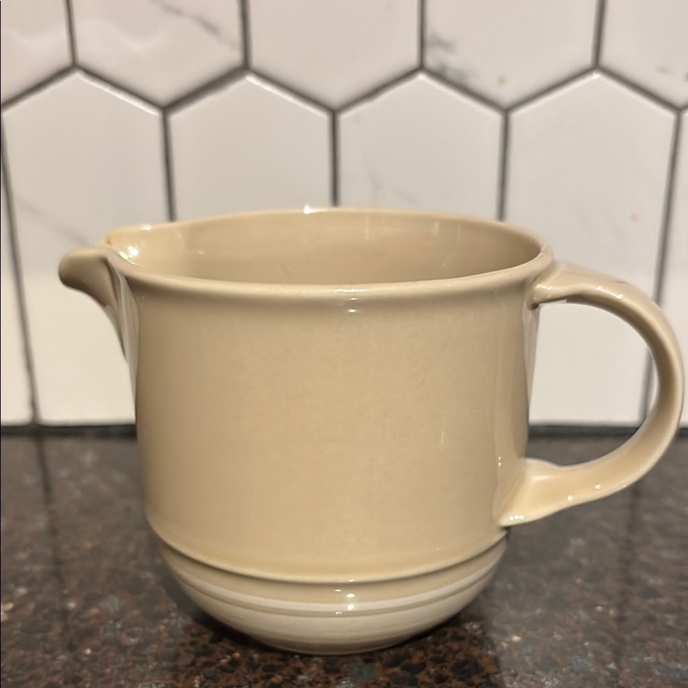 Mikasa New Avenues  PT804 Creamer/milk